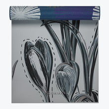 Load image into Gallery viewer, Reversible Subtle Bloom Yoga Mat (6mm)