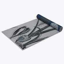 Load image into Gallery viewer, Reversible Subtle Bloom Yoga Mat (6mm)
